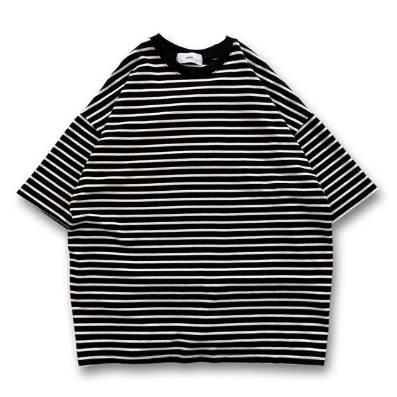 loose silhouette border tee / black