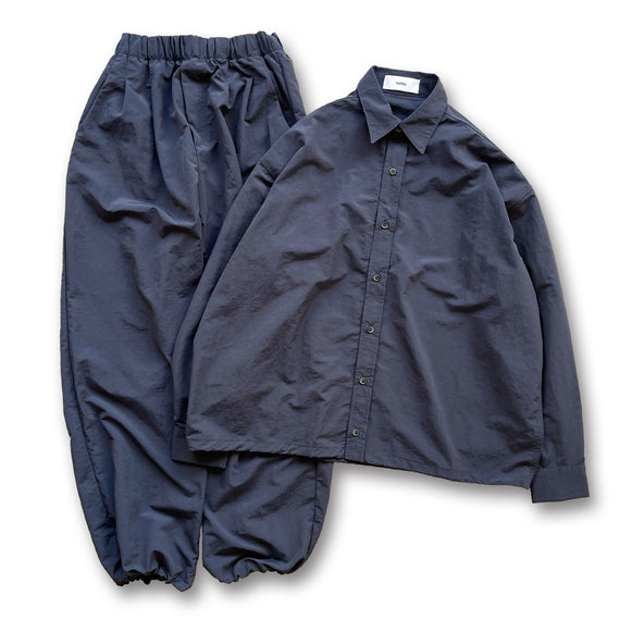 loose silhouette nylon shirt set up / navy