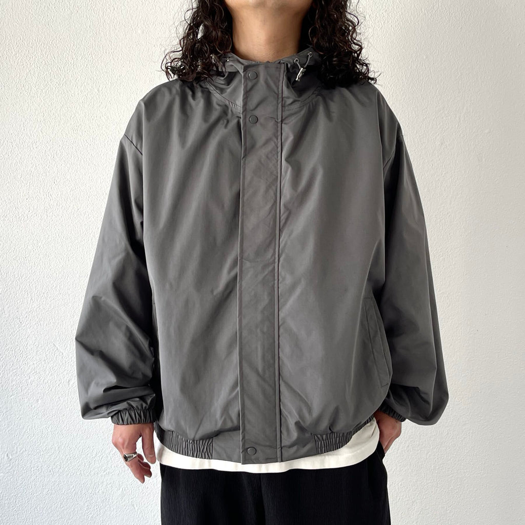 loose silhouette nylon mountain parker / charcoal