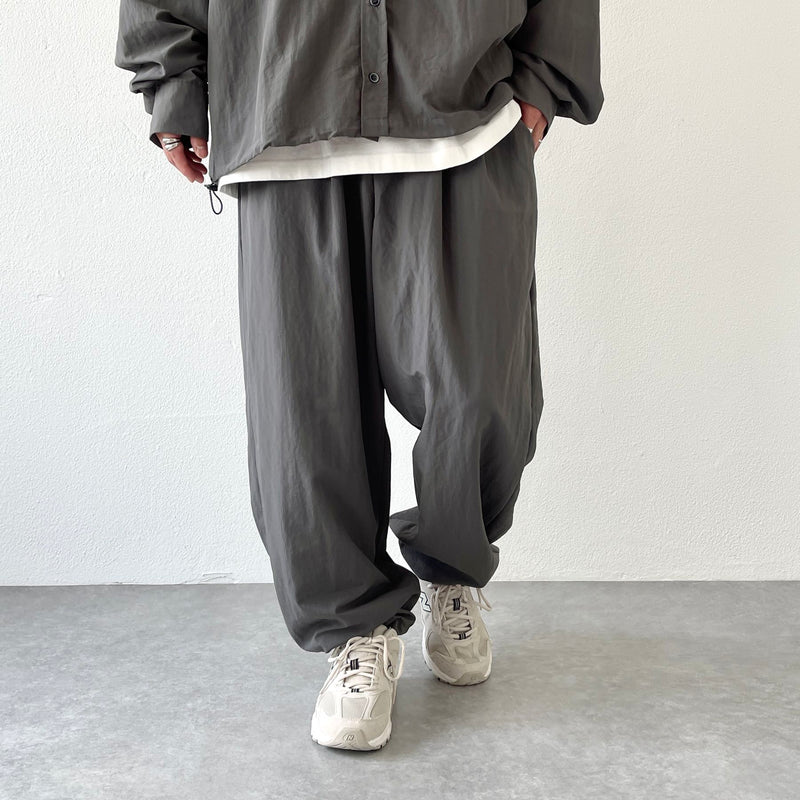 loose silhouette nylon pants / charcoal（ルーズシルエットナイロン