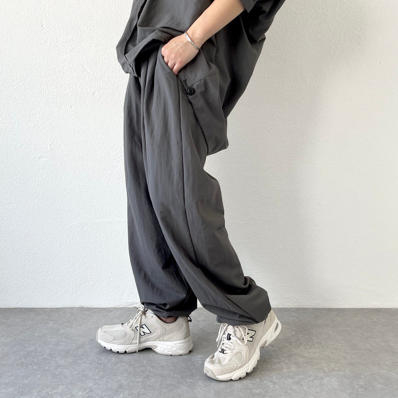 loose silhouette nylon pants / charcoal（ルーズシルエットナイロン