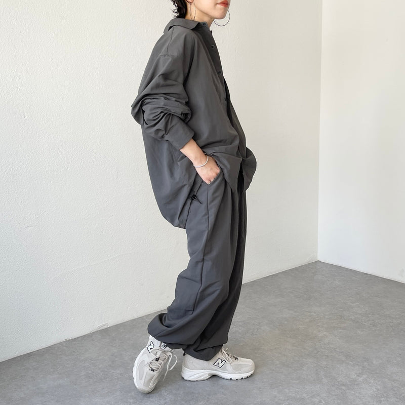 loose silhouette nylon pants / charcoal（ルーズシルエットナイロン