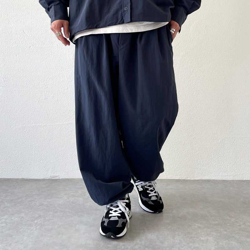 loose silhouette nylon pants / navy（ルーズシルエットナイロン 