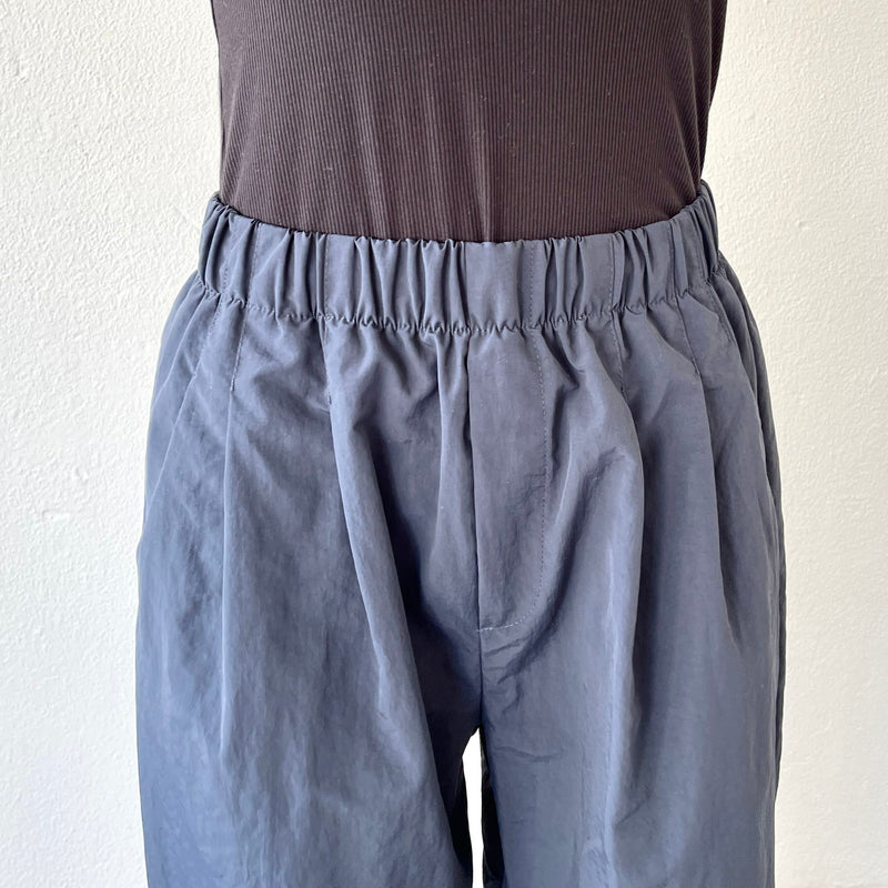loose silhouette nylon pants / navy（ルーズシルエット