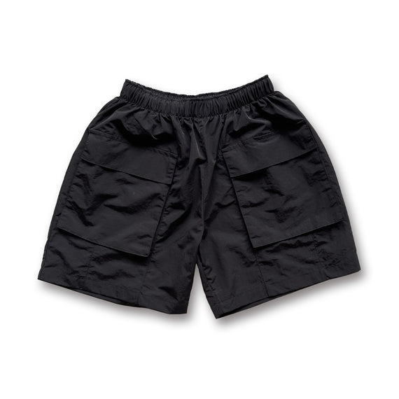 loose silhouette nylon cargo shorts / black