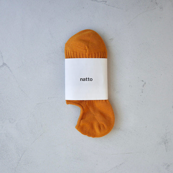 sneaker socks / mustard