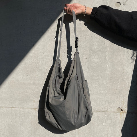 compact nylon bag / charcoal