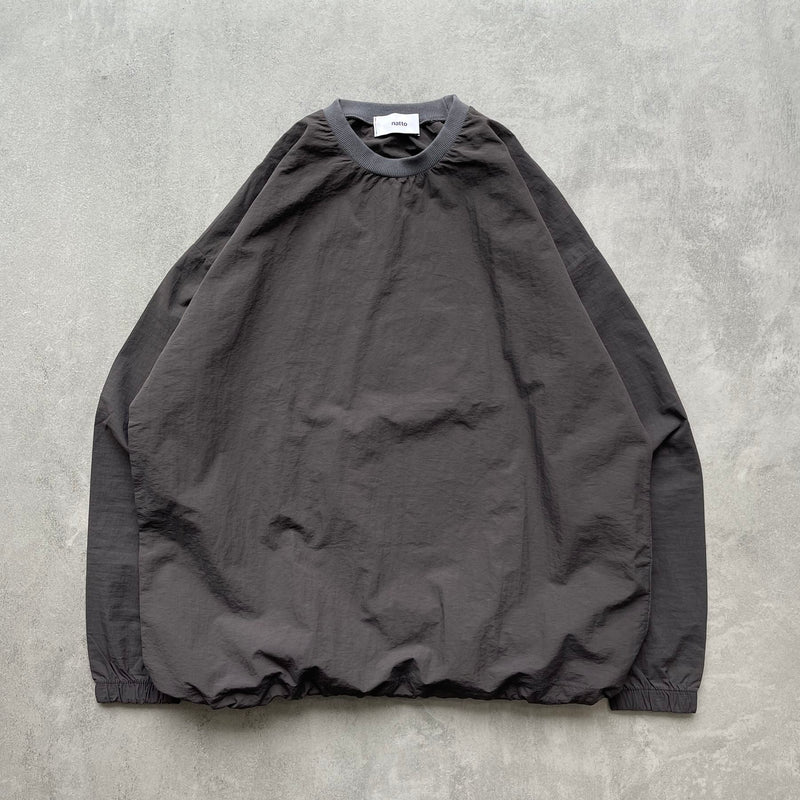 【SAMPLE】compact nylon pullover / charcoalディティール画像