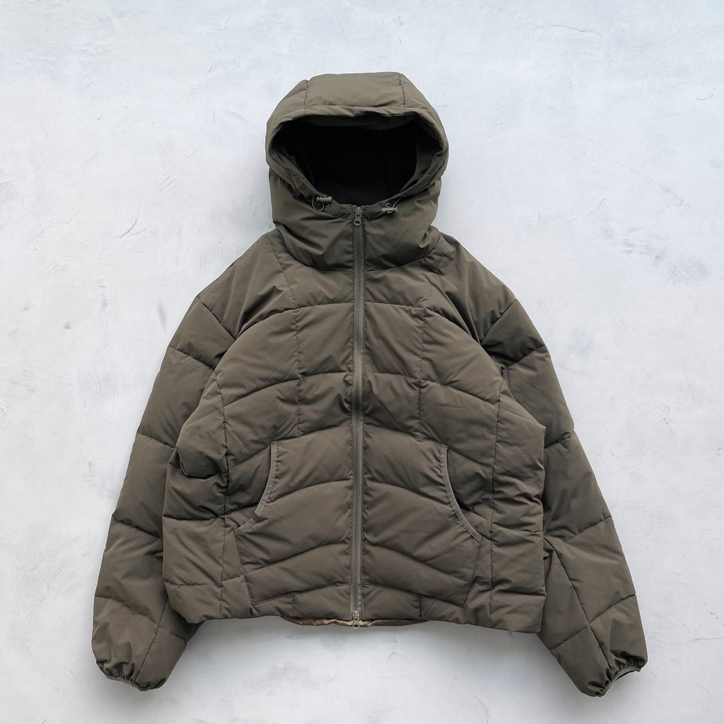 【SAMPLE】puffer jacket / khaki | natto | ナット 公式オンラインショップ