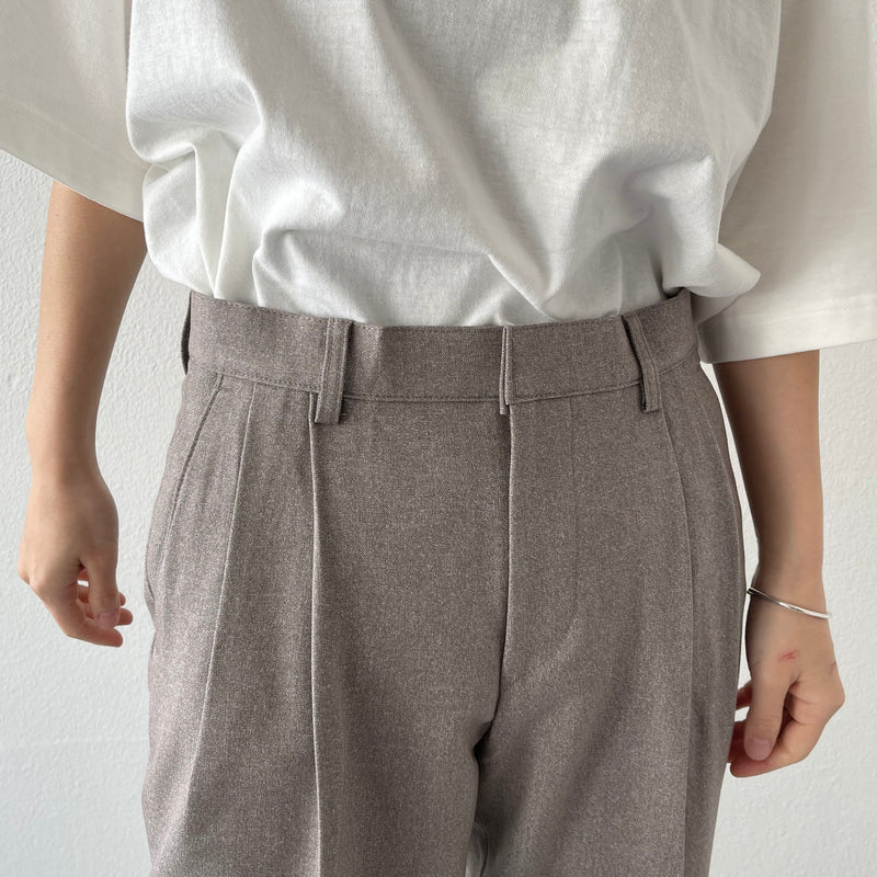 double tuck slacks pants / beige（ダブルタックスラックスパンツ